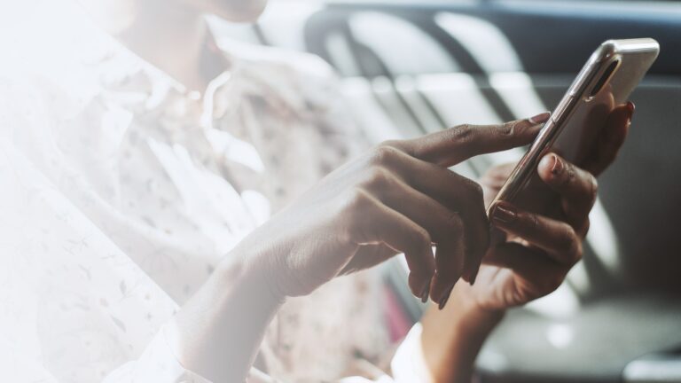 woman-using-phone-in-car-min